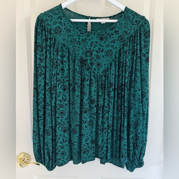 Knox Rose Tops - Knox Rose long sleeve, flowy green and black top